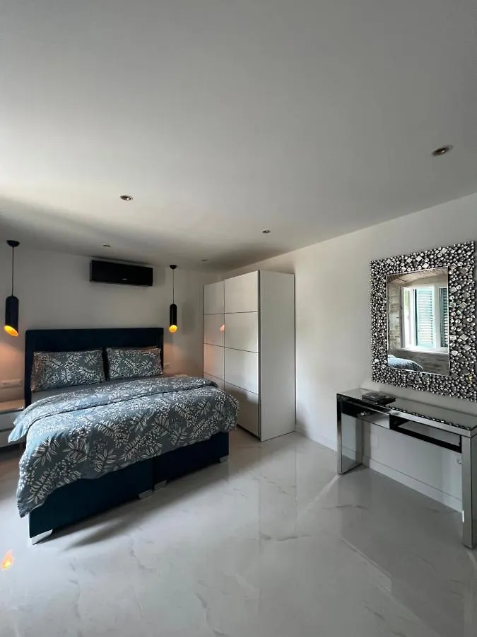 Madonna Apartment Split 0*,